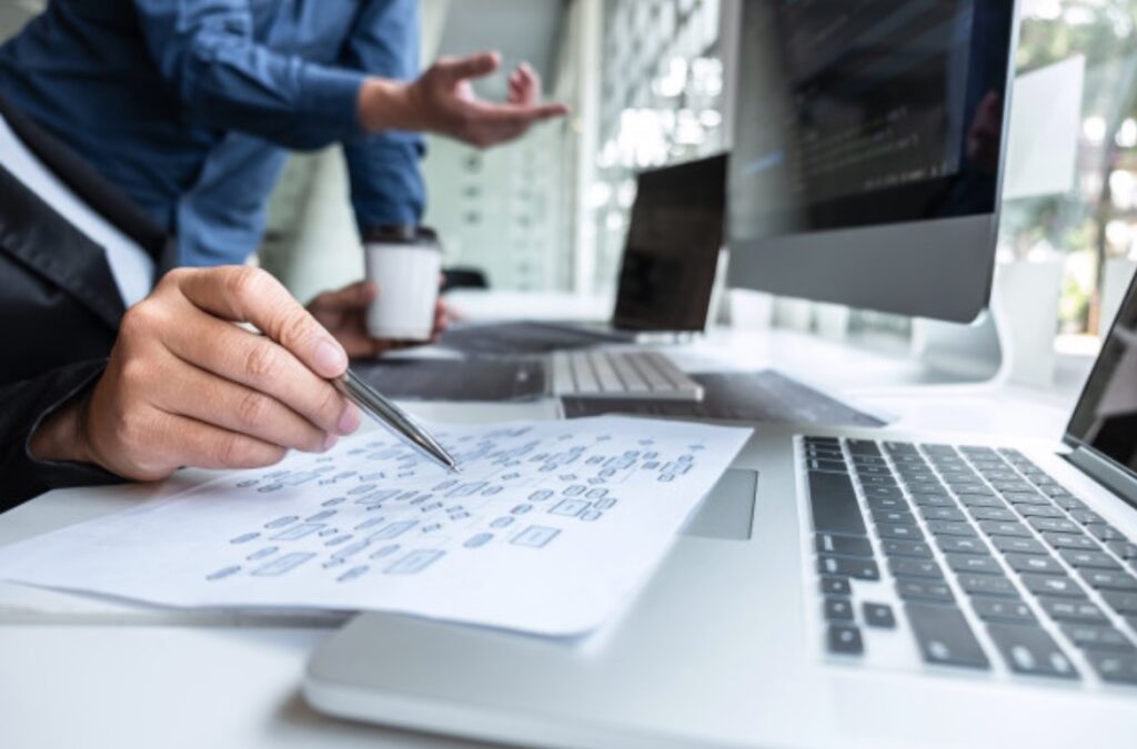Foto de proceso de planificación de una página web