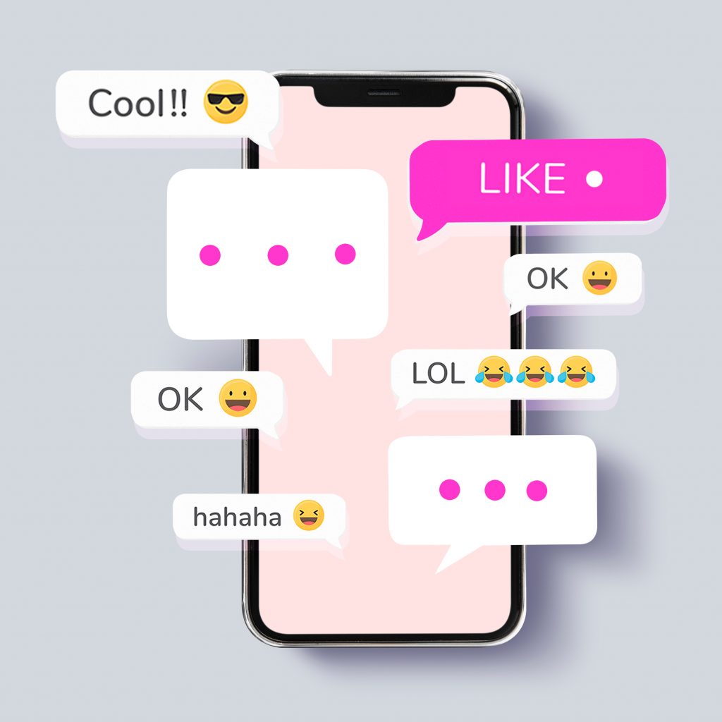 Teléfono móvil con conversación abierta en la que se ven mensajes como cool, like, ok, lol, hahaha
